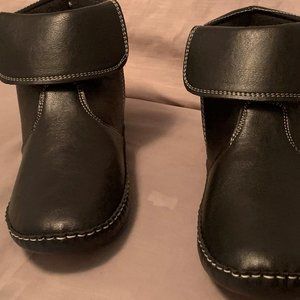 Comfy faux leather  zip ons  great with jeans